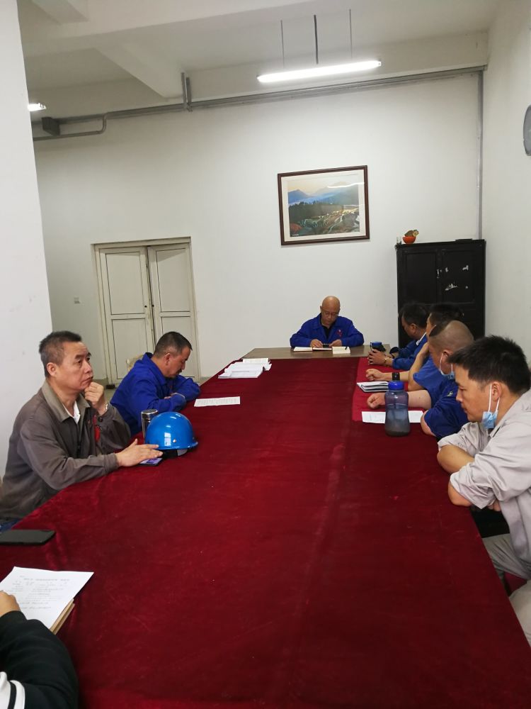 機加裝配黨支部召開全體黨員大會，組織主題教育學習。